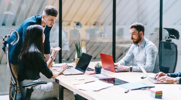 MI ienāk vadītāju kabinetos. RSU atklāj jaunu mācību programmu mākslīgā intelekta vadībā