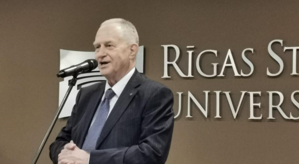 Profesors Romans Lācis par medicīnu kā attieksmes un klātbūtnes mākslu. Kāpēc saruna ar pacientu ir izšķirīga