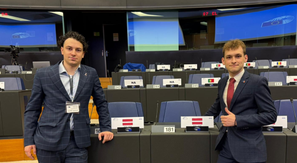 RSU Sociālo zinātņu fakultātes studējošie veiksmīgi noslēdz dalību starptautiskā simulācijas programmā Strasbūrā